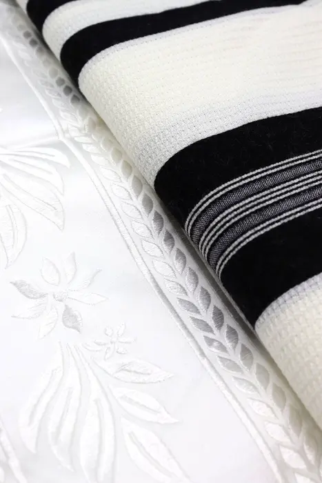 טלית צמר תשבץ - דגם ";דותן"; שחור מידה 70