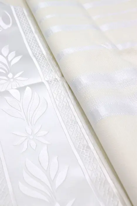 טלית צמר פאר - דגם ";איתן"; לבן מידה 50