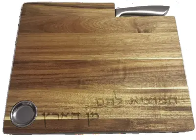 מגש עץ אלון עם סכין - דגם "המוציא"